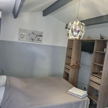 Chambre Cosy Avec Terrasse Apartment Arles Exterior photo